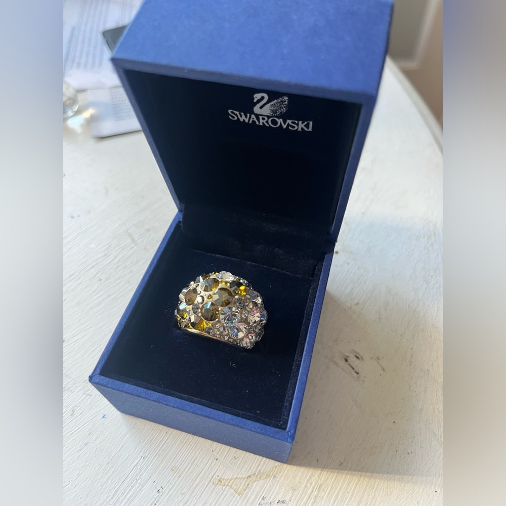 Gorgeous Swarovski Dome Crystal Cocktail Ring size 6/6.5